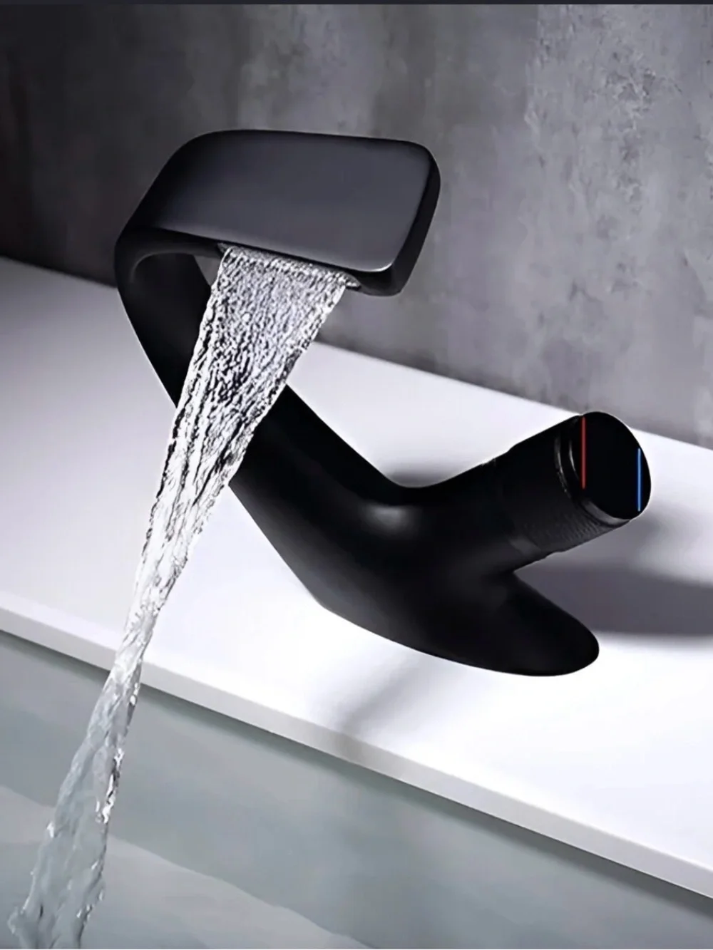 Matte Black Waterfall Bathroom Faucet – Single-Handle Modern Vanity Mixer